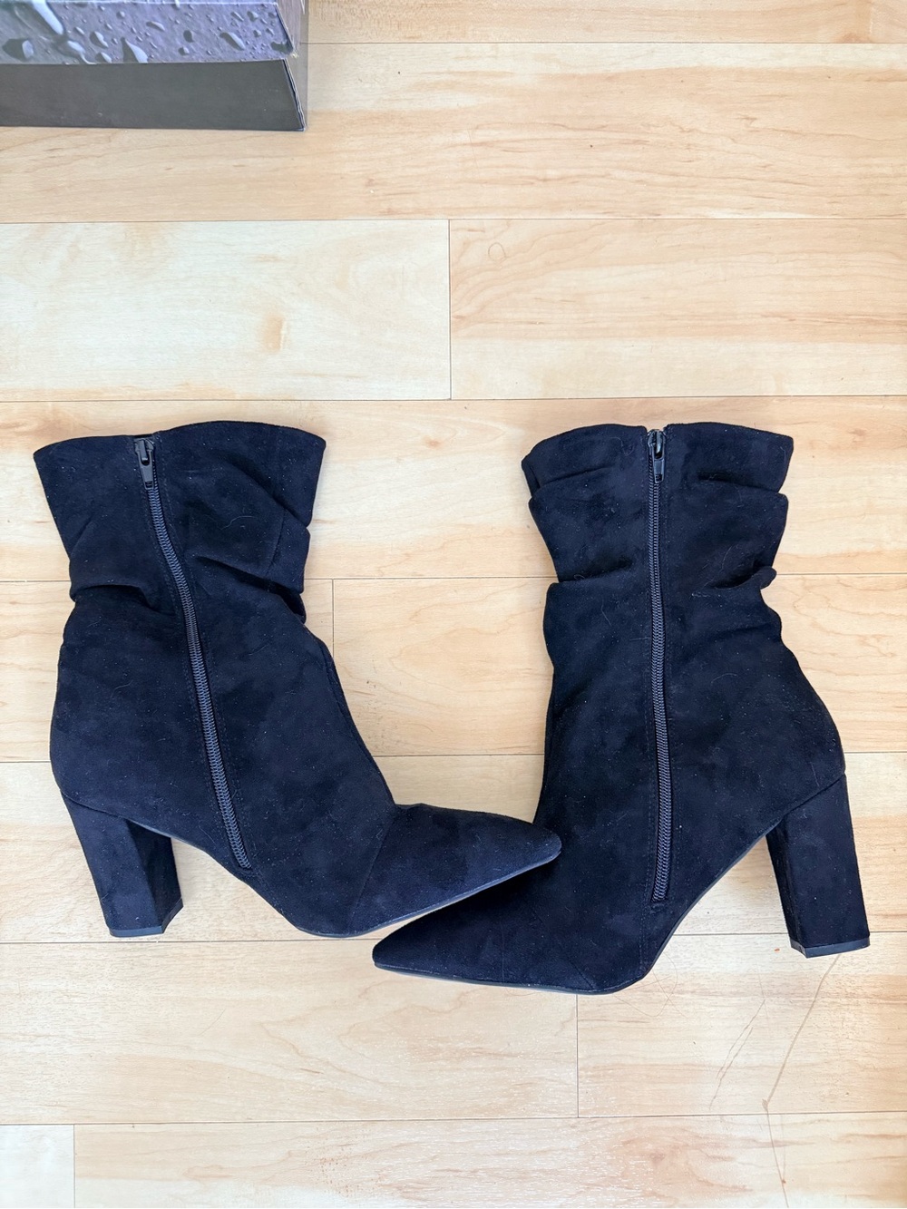 Le Chateau Women's Black Suede Pointed Toe Block Heel Ankle Boots, size 10